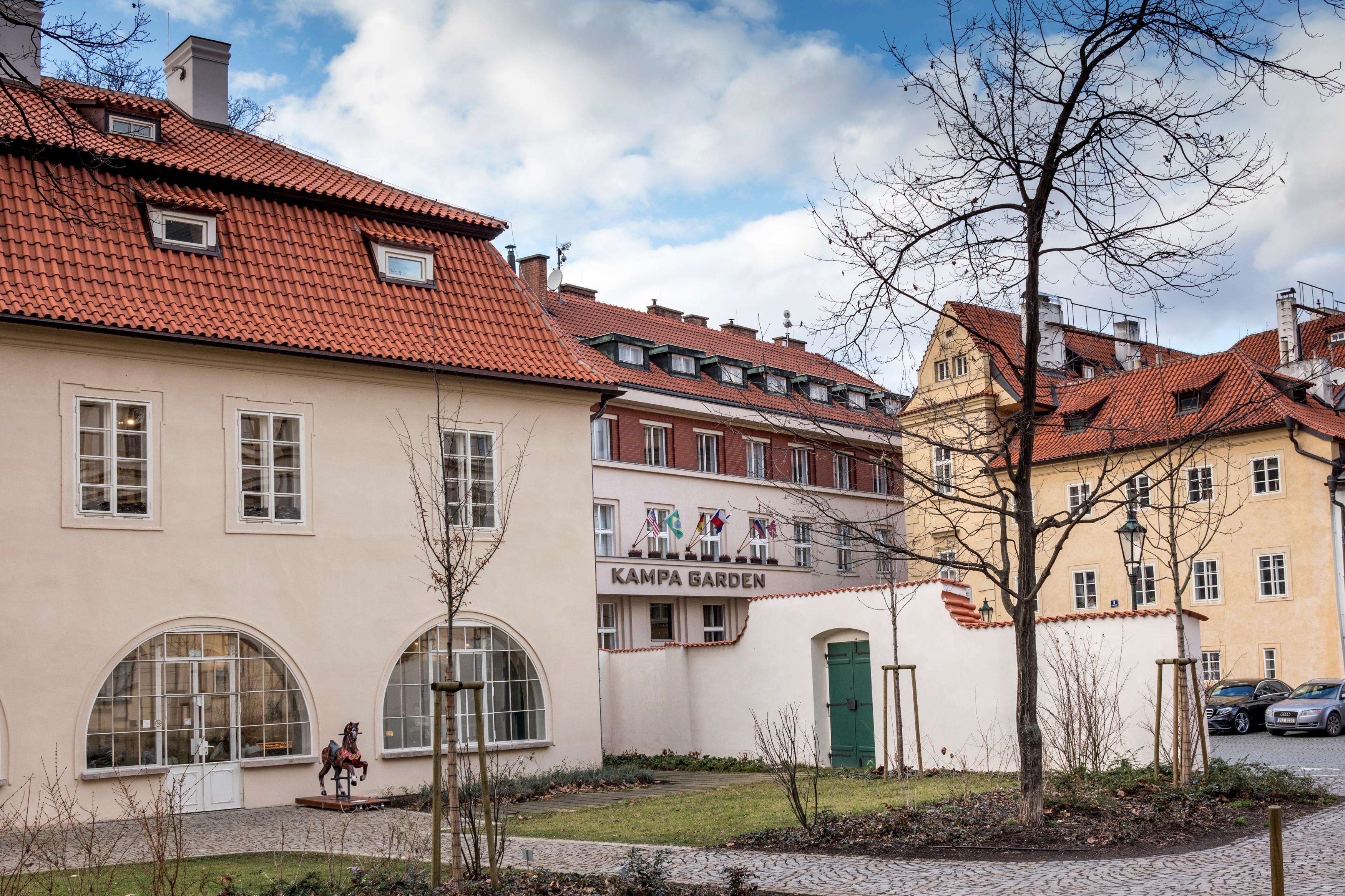 Pytloun Kampa Garden Hotel Prague Exterior photo